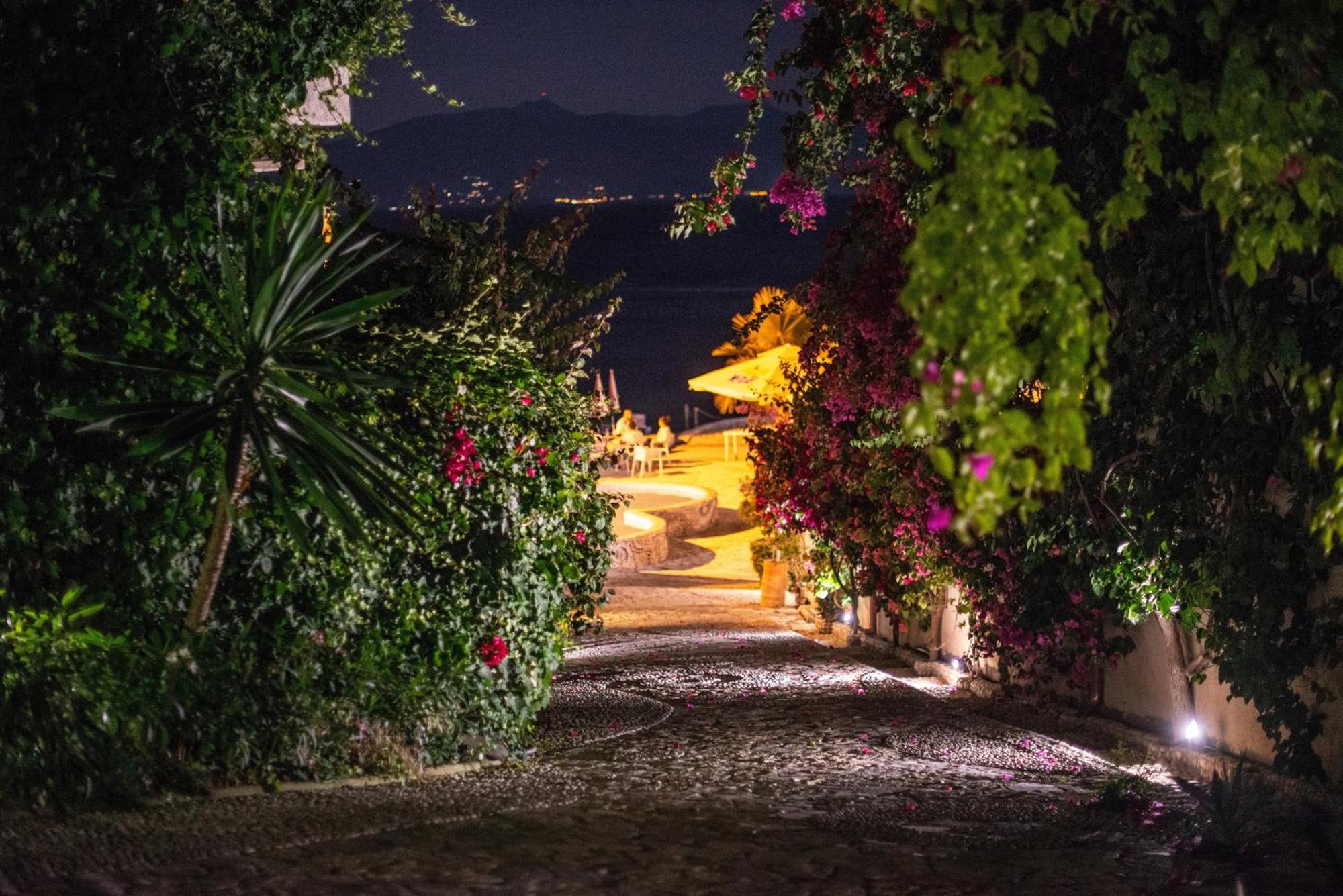 Bougainville Bay Apartments Sarandë Esterno foto