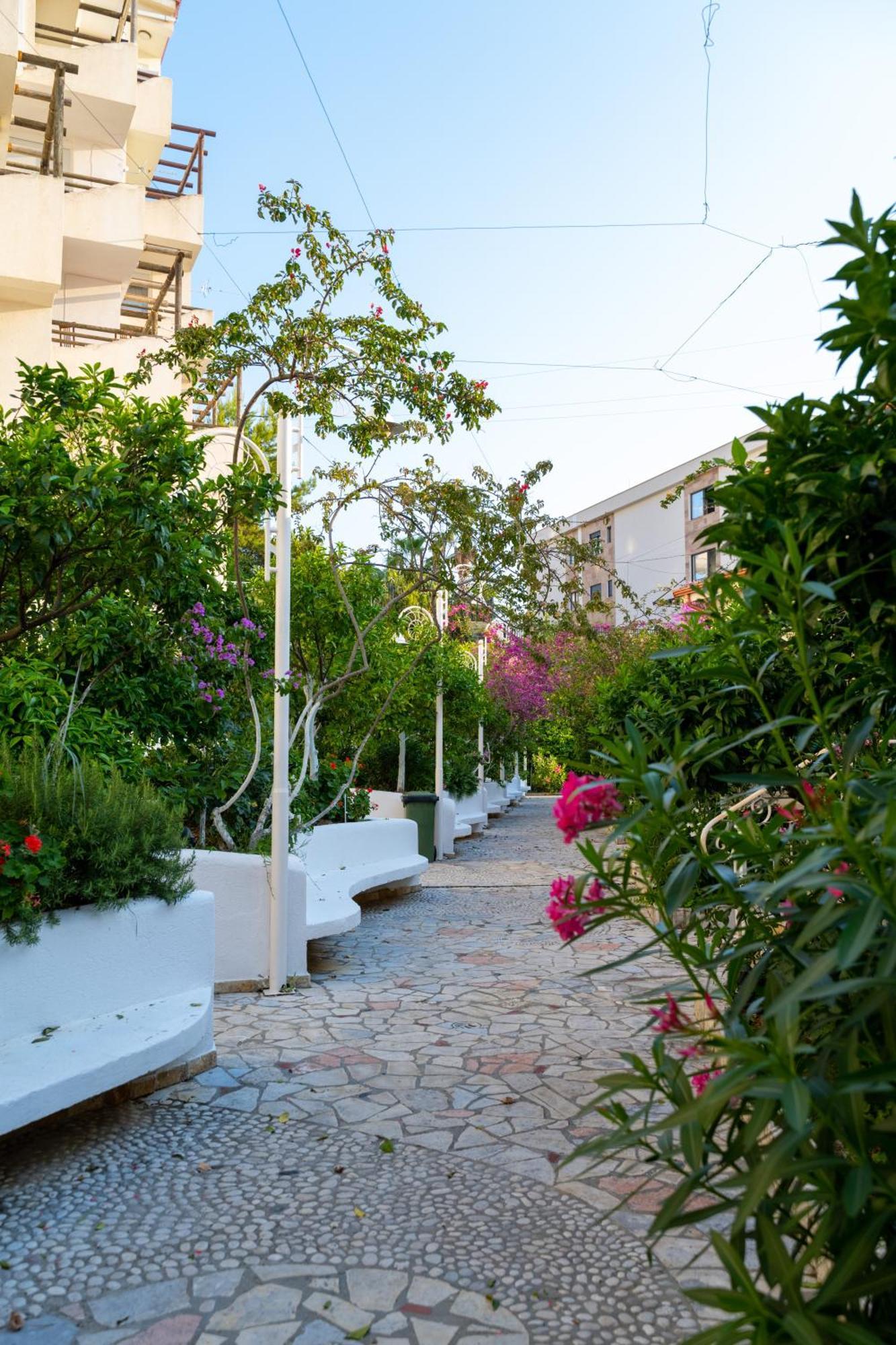Bougainville Bay Apartments Sarandë Esterno foto